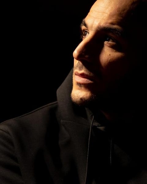 Mehdi Djaadi dans Couleur Framboise
