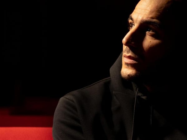 Mehdi Djaadi dans Couleur Framboise