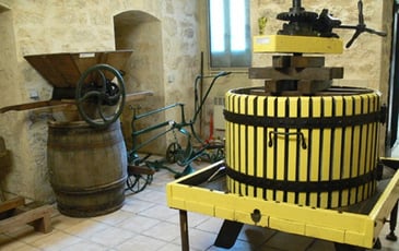 Visite des caves et chais de la Confrérie des Coteaux
