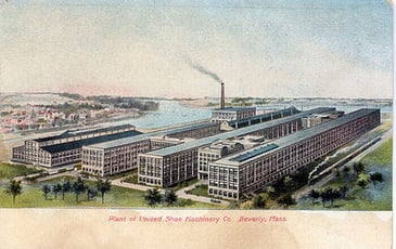 Présentation de l'histoire et de l'architecture de la Manufacture des Œillets, illustrée d'images d'archives