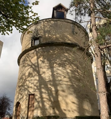 Une tour parmi des tours mais qui vaut le détour : le colombier de Créteil !