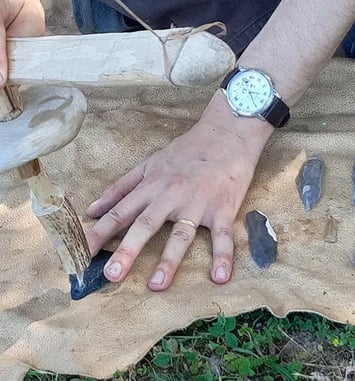 Faisons revivre les gestes du passé : le façonnage de parures en pierre de la fin du Néolithique