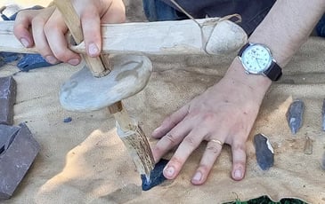 Faisons revivre les gestes du passé : le façonnage de parures en pierre de la fin du Néolithique