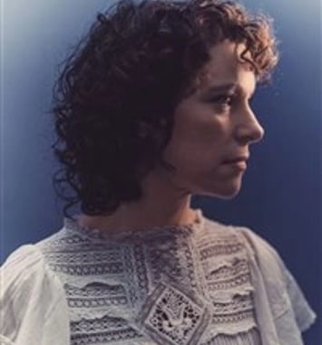 Emily Loizeau